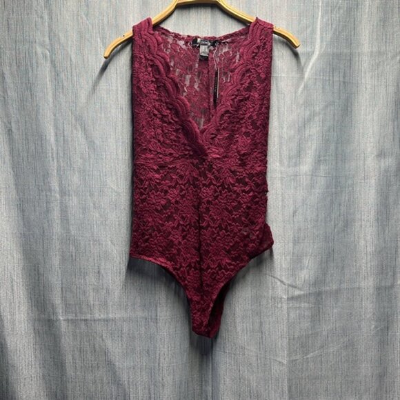 🇺🇸 Streetwear society burgundy lace body suit size large NWT - Picture 2 of 7